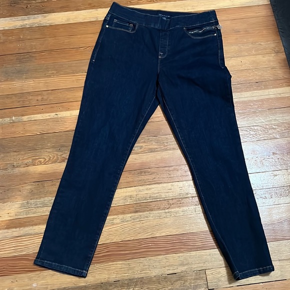 Tommy - Picture 1 of 2